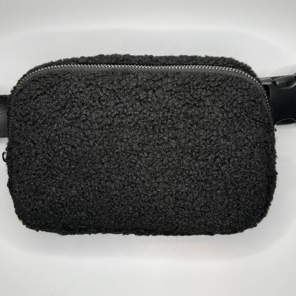 New Everyday Black Fuzzy Sherpa Standard Size Fanny Pack / Waist Pack - Picture 1 of 8